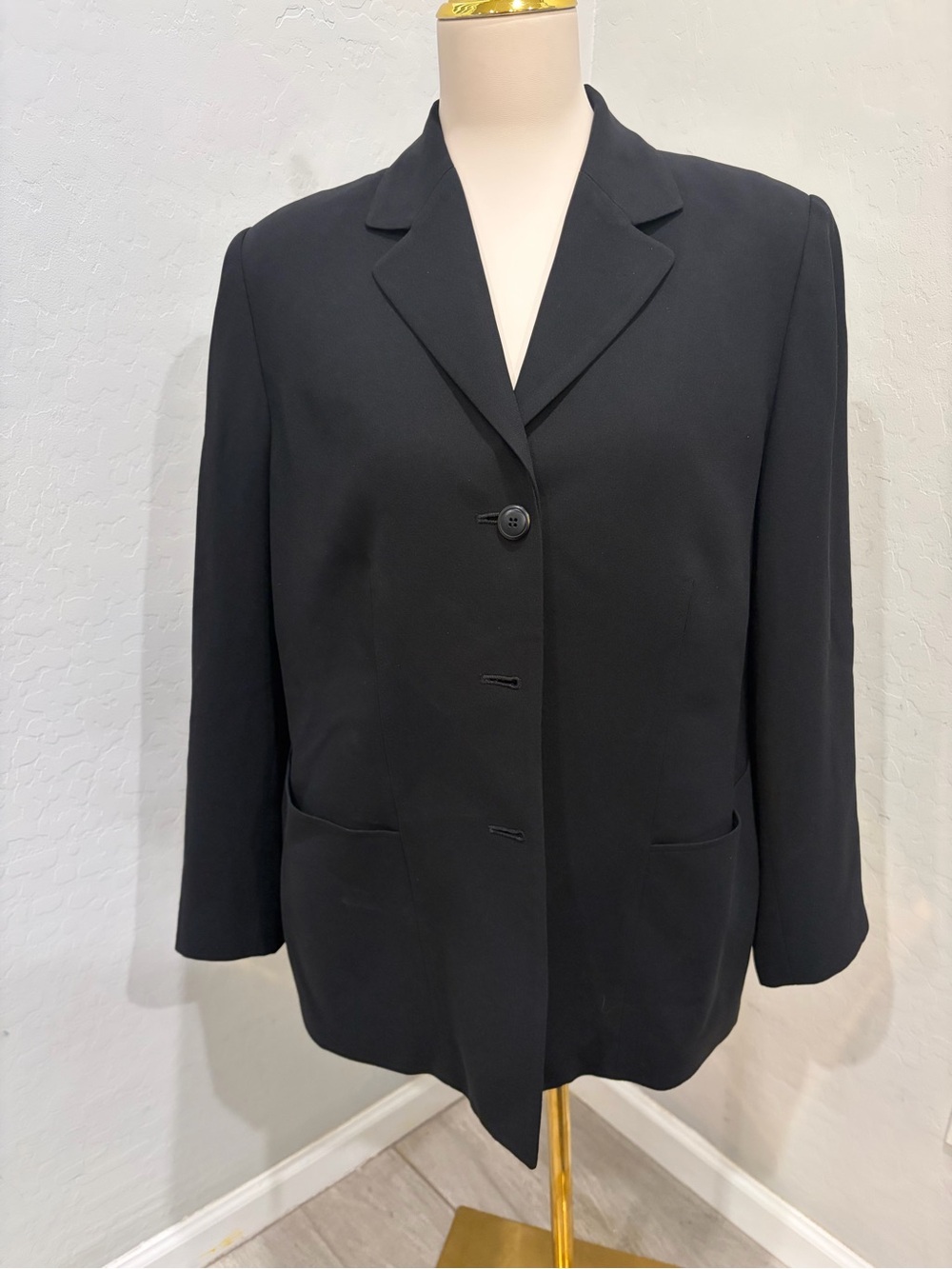 August Max Black Single-Button Women's Blazer